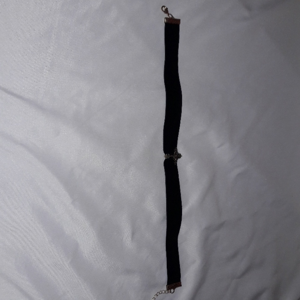 Cross choker